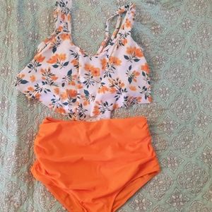 High-waisted bathing suit